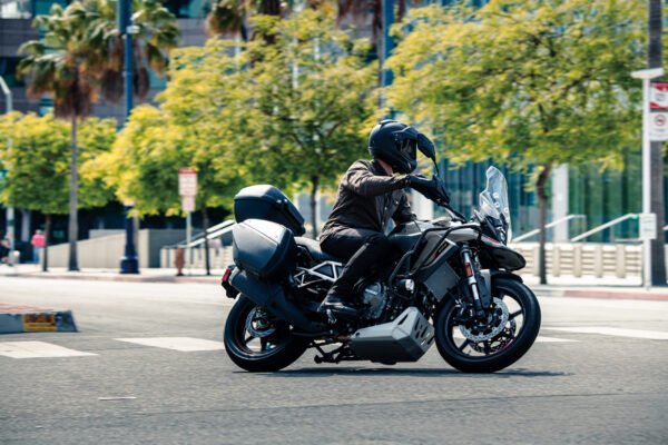 DL800RQM5_action_3 Suzuki V-Strom DL800