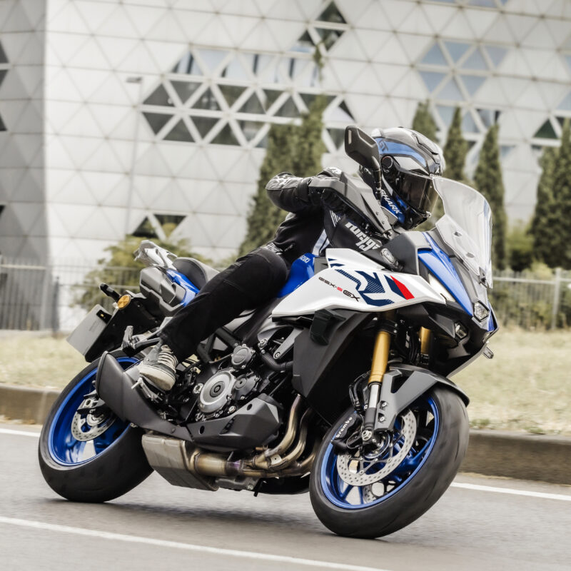 GSX-S1000GX_M6_Action_02 Suzuki GSX-S1000GX