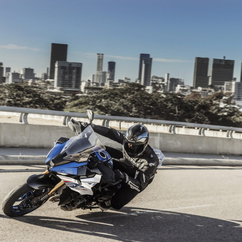 GSX-S1000GX_M6_Action_04 Suzuki GSX-S1000GX