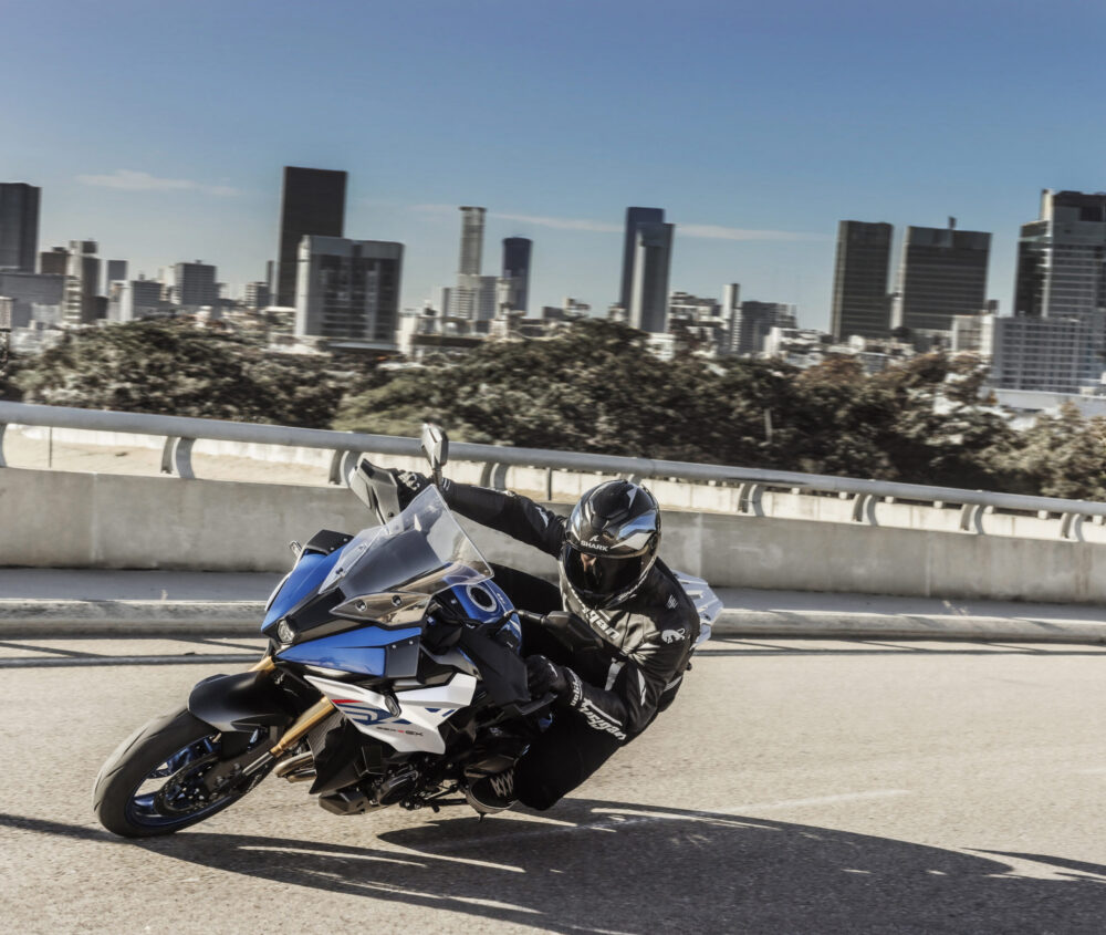 GSX-S1000GX_M6_Action_04 Suzuki GSX-S1000GX
