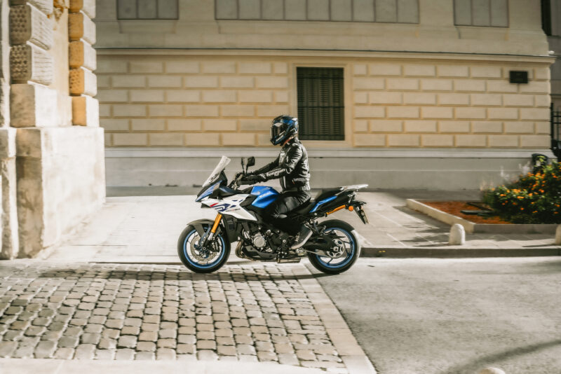 GSX-S1000GX_M6_Action_05 Suzuki GSX-S1000GX