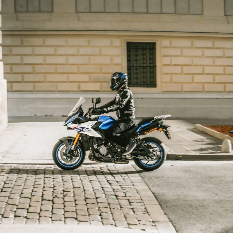 GSX-S1000GX_M6_Action_05 Suzuki GSX-S1000GX