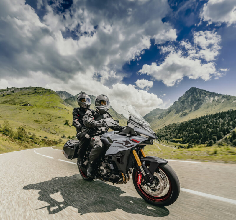 GSX-S1000GX_M6_Action_08 Suzuki GSX-S1000GX