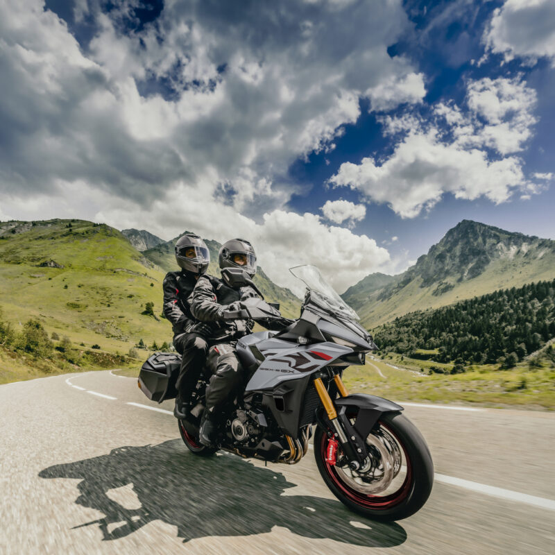 GSX-S1000GX_M6_Action_08 Suzuki GSX-S1000GX