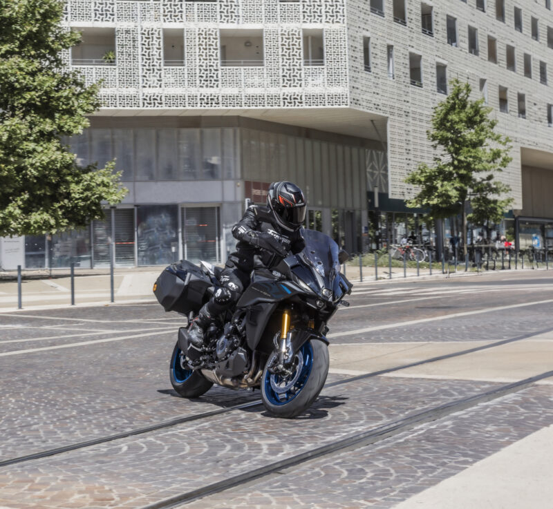 GSX-S1000GX_M6_Action_09 Suzuki GSX-S1000GX