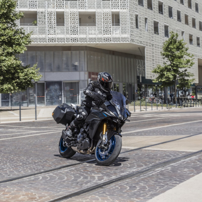 GSX-S1000GX_M6_Action_09 Suzuki GSX-S1000GX