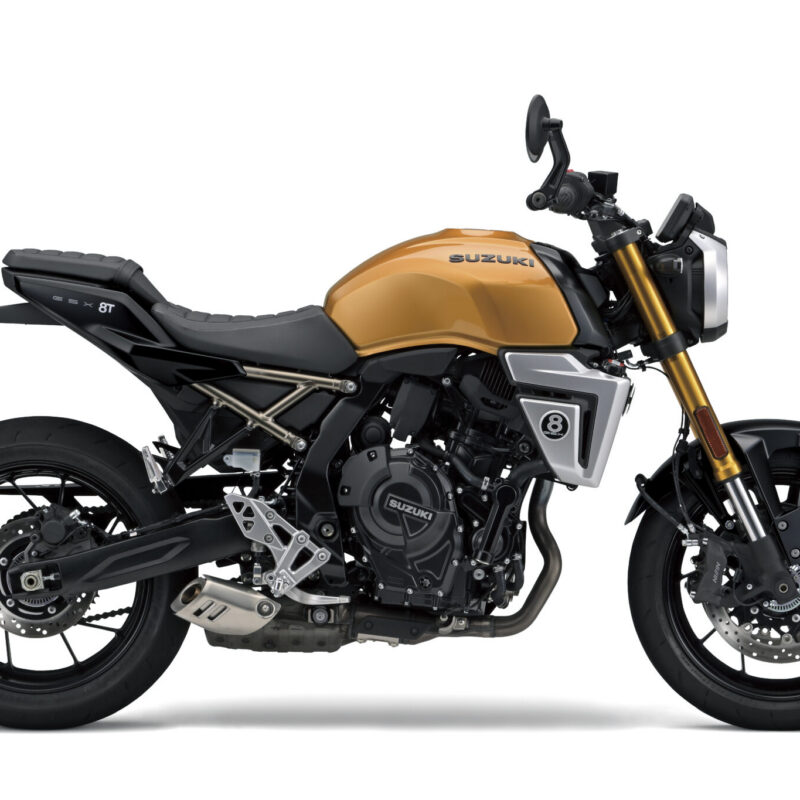 Suzuki GSX800TRQM6_QSY_Rside-2048x1365