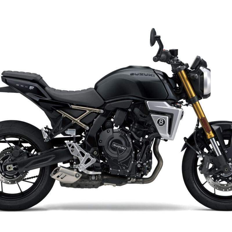 GSX800TRQM6_YKV_Rside Suzuki GSX-8T