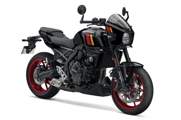 Suzuki GSX800TTRQBM6_YVB_Rdiagonal-780x520
