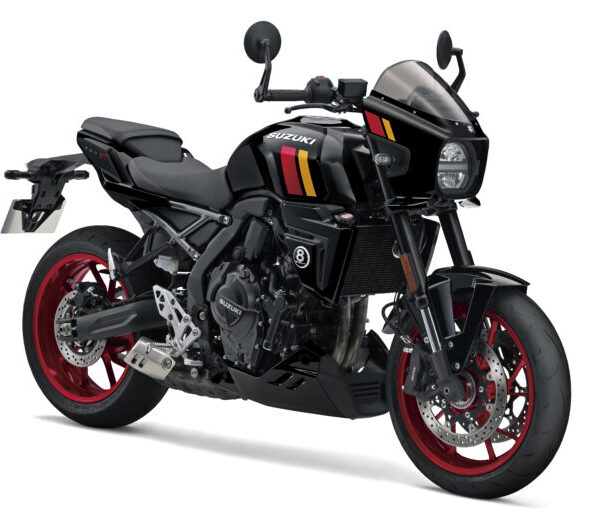 Suzuki GSX800TTRQBM6_YVB_Rdiagonal-780x520