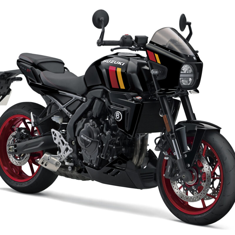 GSX800TTRQBM6_YVB_Rdiagonal Suzuki GSX-8TT