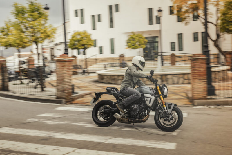 Suzuki-800TT-T-0822 Suzuki GSX-8T