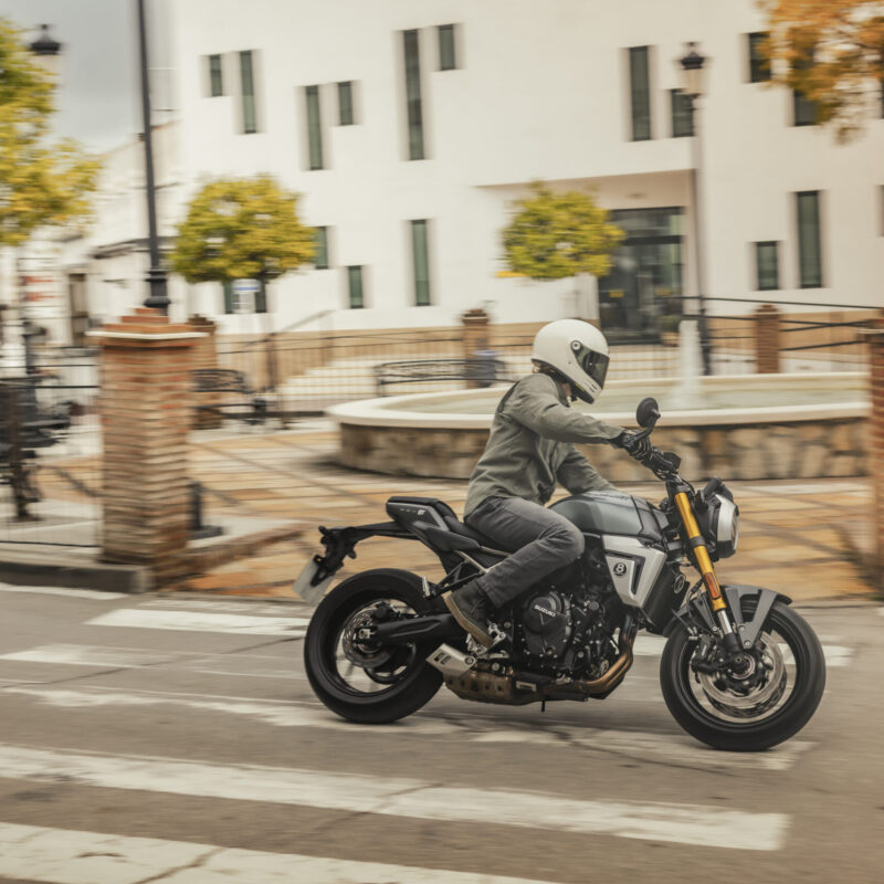 Suzuki-800TT-T-0822 Suzuki GSX-8T