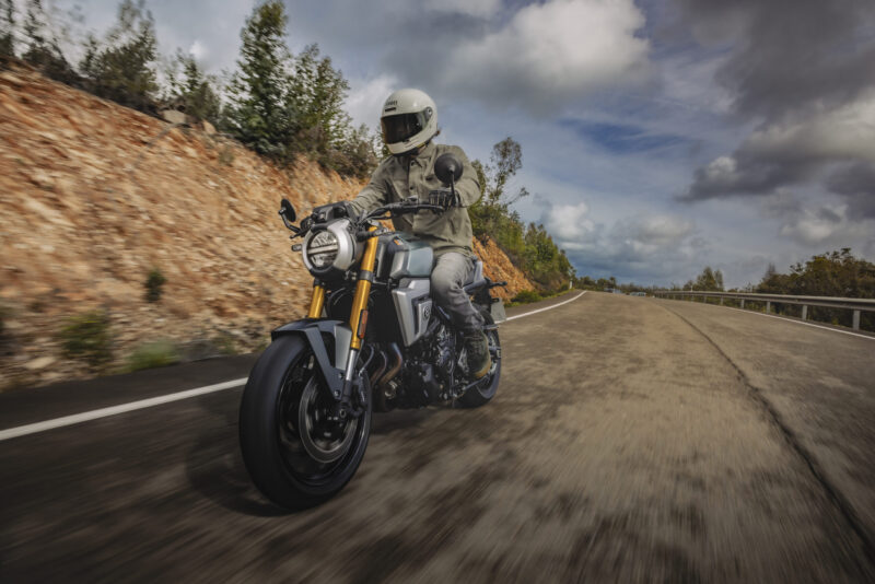 Suzuki-800TT-T-4553 Suzuki GSX-8T