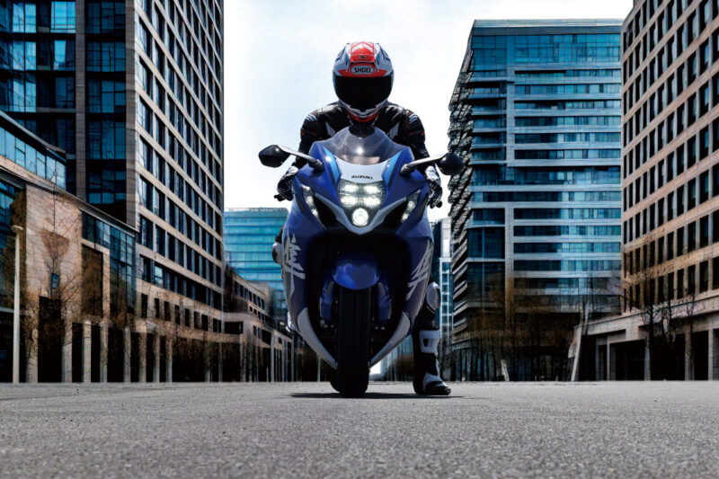 HayabusaM6_action08 Suzuki GSX1300RZ Hayabusa Special Edition